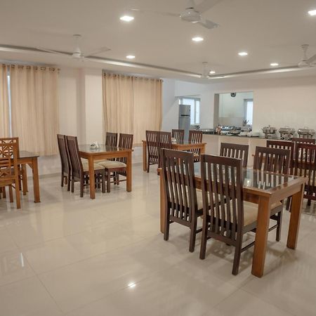Daffodils Luxury Airport Suites Kochi Exteriör bild