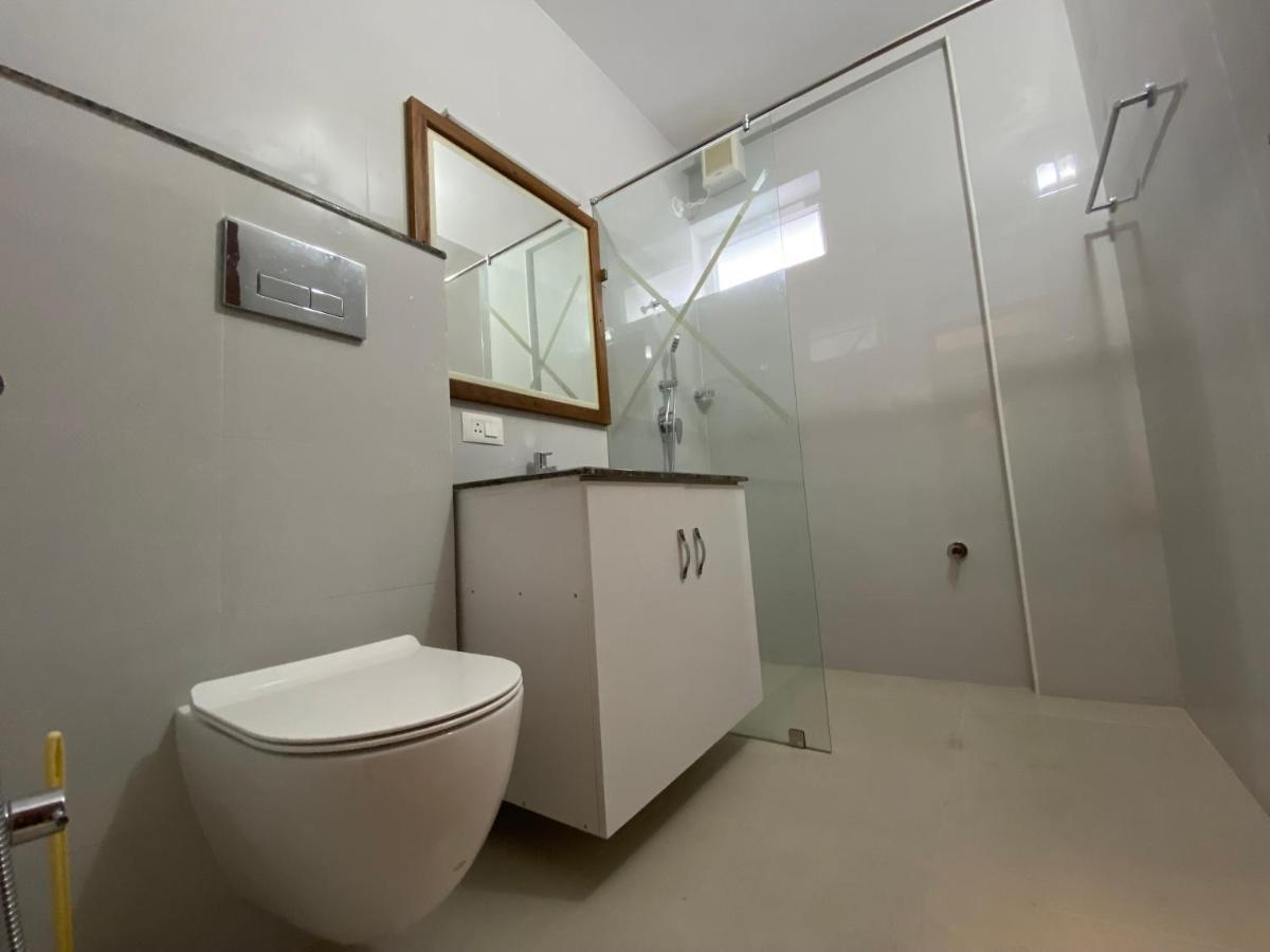 Daffodils Luxury Airport Suites Kochi Exteriör bild