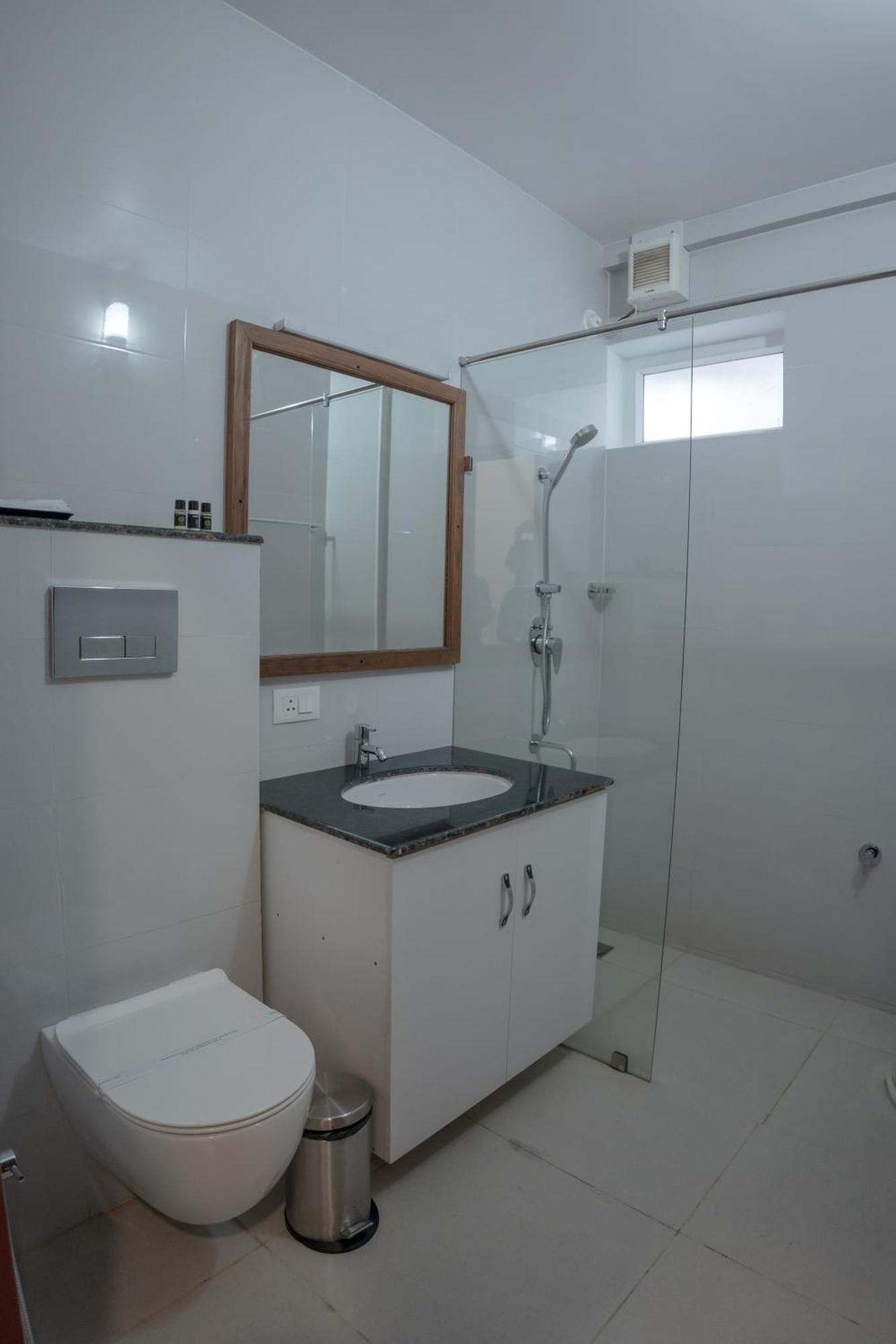 Daffodils Luxury Airport Suites Kochi Exteriör bild