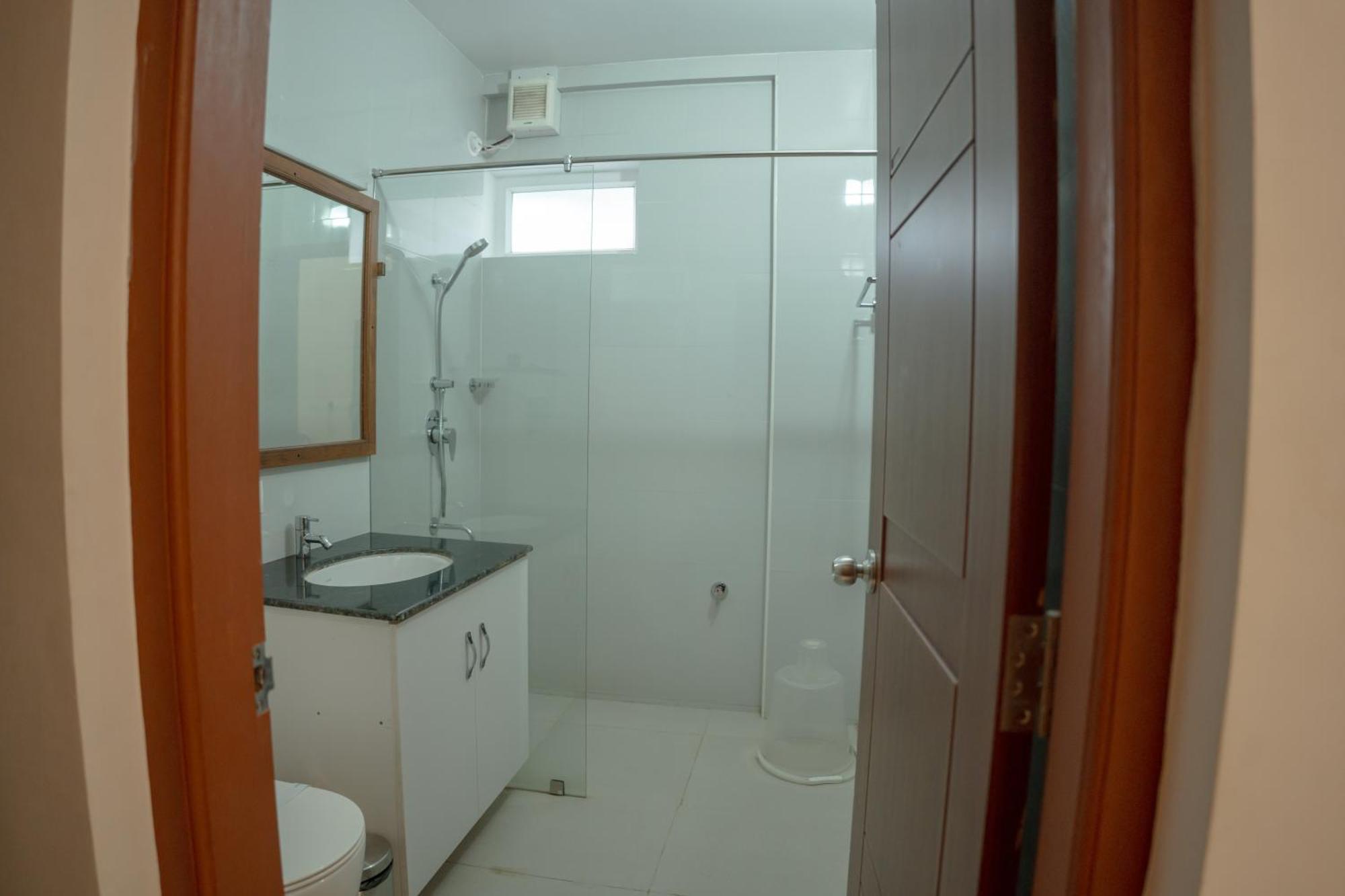 Daffodils Luxury Airport Suites Kochi Exteriör bild