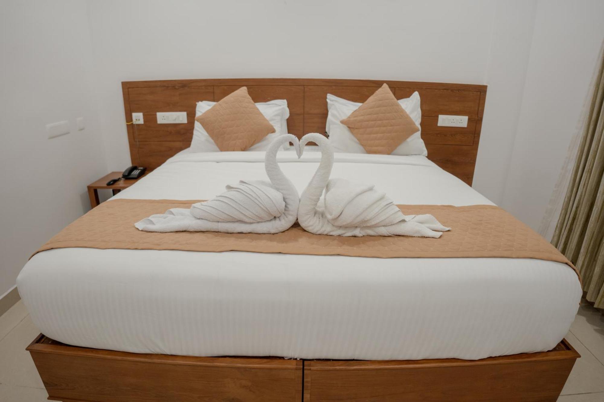 Daffodils Luxury Airport Suites Kochi Exteriör bild