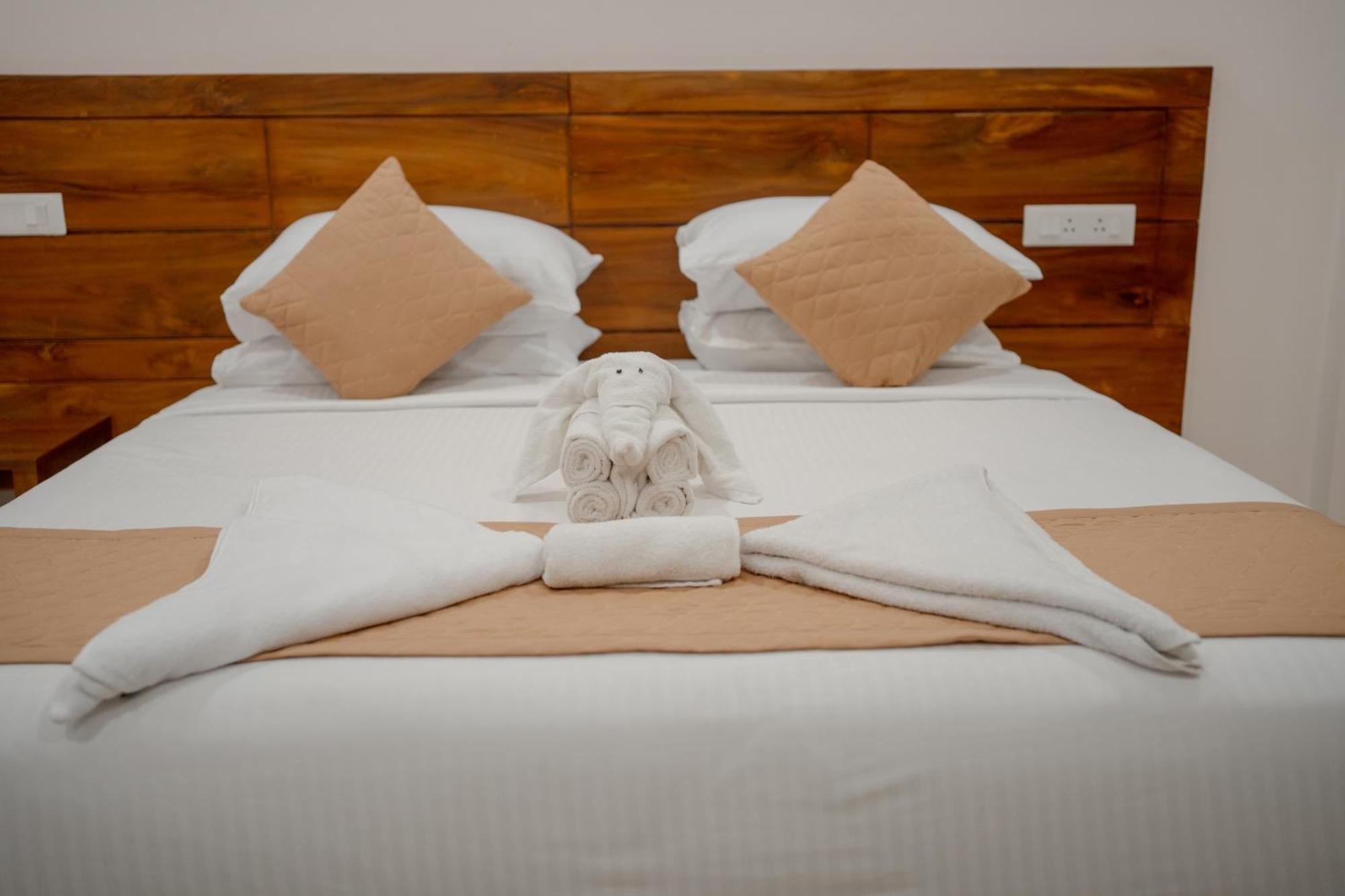Daffodils Luxury Airport Suites Kochi Exteriör bild