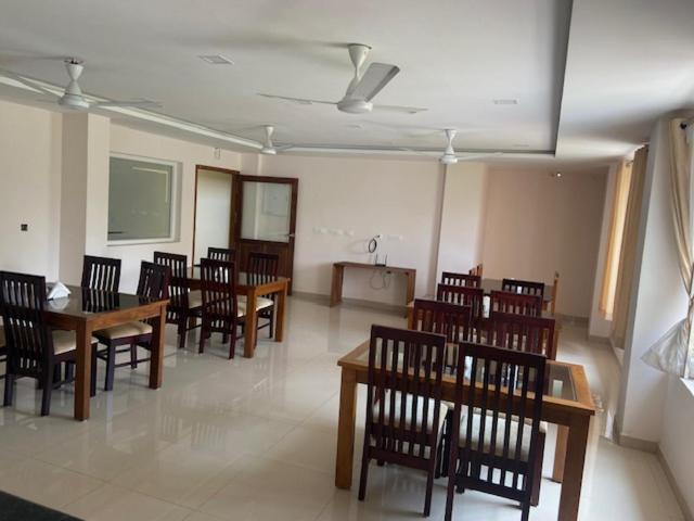 Daffodils Luxury Airport Suites Kochi Exteriör bild