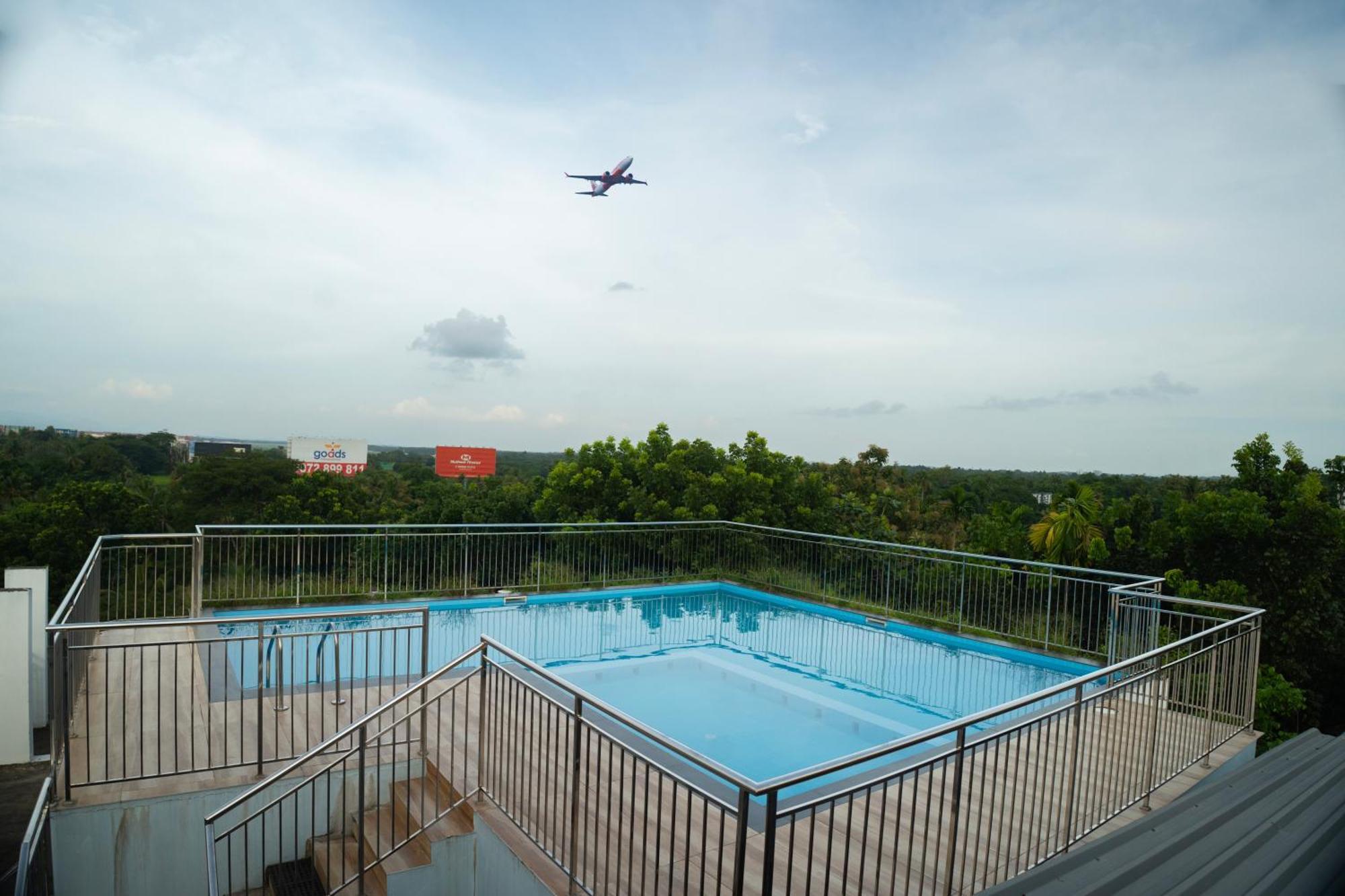 Daffodils Luxury Airport Suites Kochi Exteriör bild